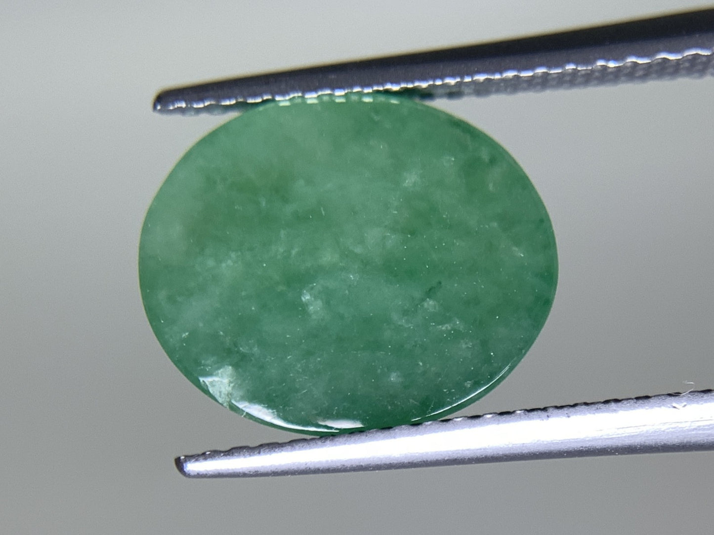 ヒスイ 翡翠  天然  5.358ct   宝石ソーティング付き  12.3㎜×10.2㎜×4.5㎜   ルース（ 裸石 ） 5602Y