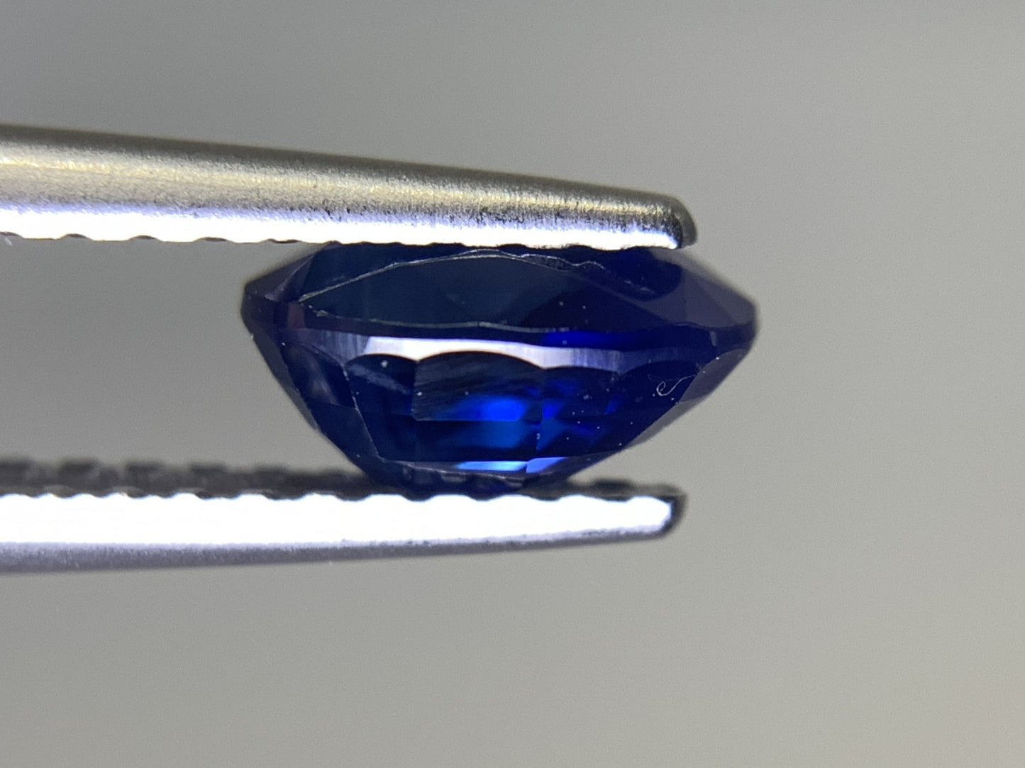 サファイア 1.090ct 宝石ソーティング付き  6.9㎜×5.1㎜×3.5㎜   ルース（ 裸石 ） 2216Y