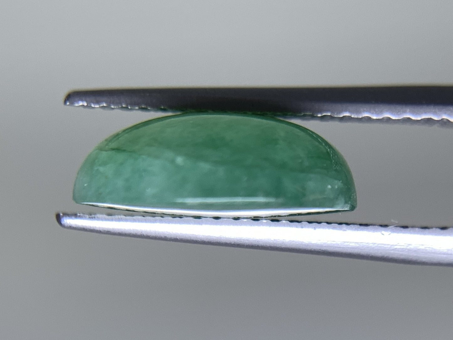 ヒスイ 翡翠  天然  5.358ct   宝石ソーティング付き  12.3㎜×10.2㎜×4.5㎜   ルース（ 裸石 ） 5602Y