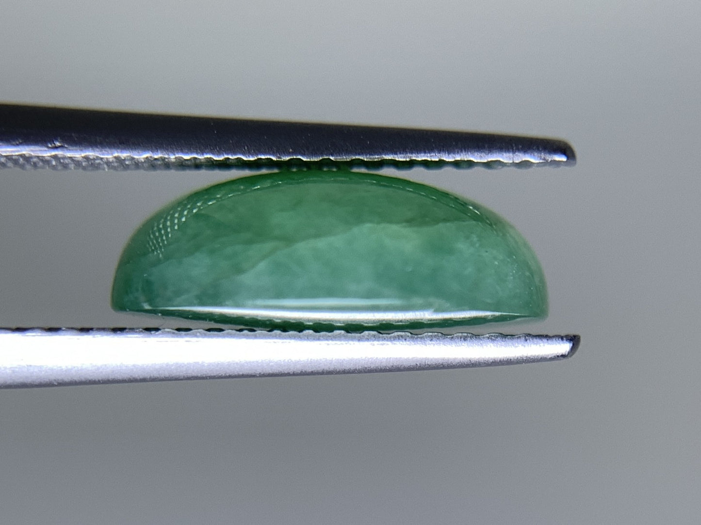 ヒスイ 翡翠  天然  5.358ct   宝石ソーティング付き  12.3㎜×10.2㎜×4.5㎜   ルース（ 裸石 ） 5602Y