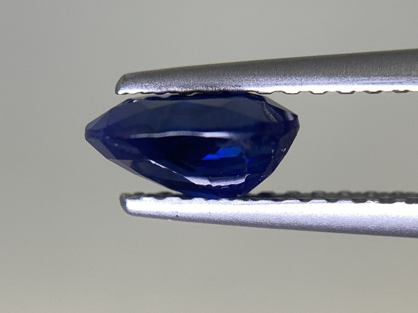 サファイア 1.090ct 宝石ソーティング付き  6.9㎜×5.1㎜×3.5㎜   ルース（ 裸石 ） 2216Y