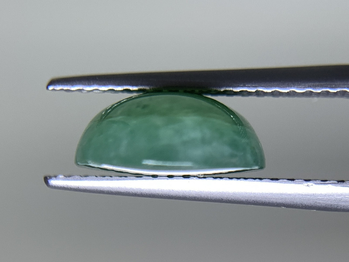 ヒスイ 翡翠  天然  5.358ct   宝石ソーティング付き  12.3㎜×10.2㎜×4.5㎜   ルース（ 裸石 ） 5602Y