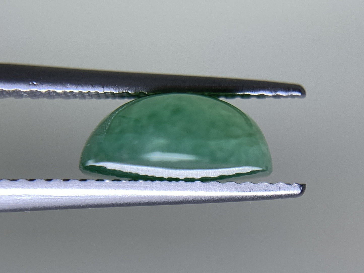 ヒスイ 翡翠  天然  5.358ct   宝石ソーティング付き  12.3㎜×10.2㎜×4.5㎜   ルース（ 裸石 ） 5602Y