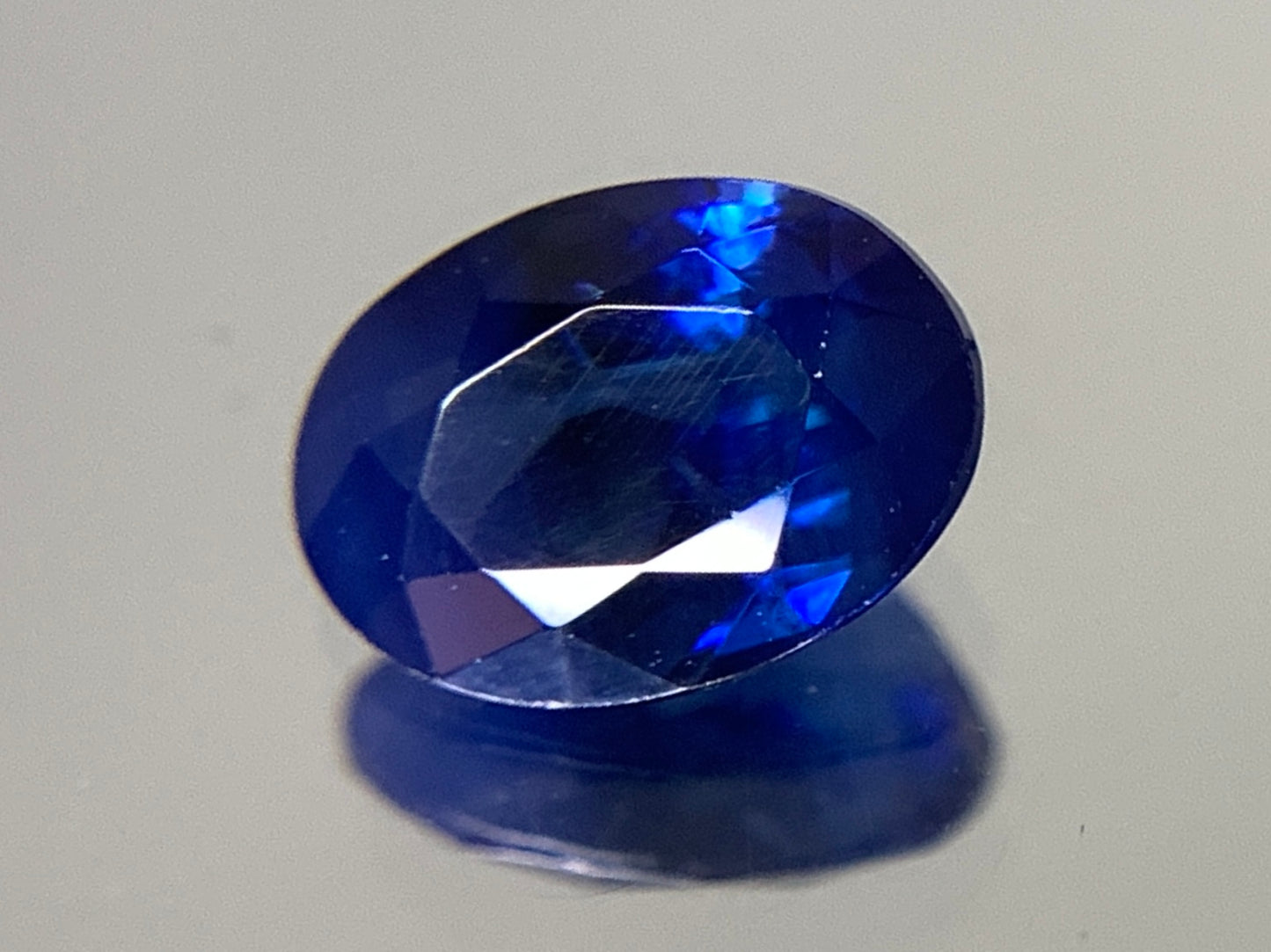 サファイア 1.090ct 宝石ソーティング付き  6.9㎜×5.1㎜×3.5㎜   ルース（ 裸石 ） 2216Y